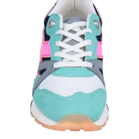 Sneakers - Picture 4 of 4